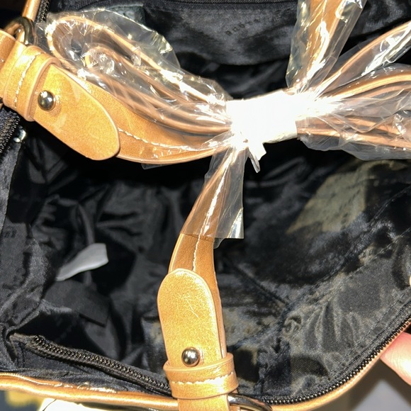 *BRAND NEW* Roots Nylon tote bag with zippers (black and brown accent) - Picture 3 of 9